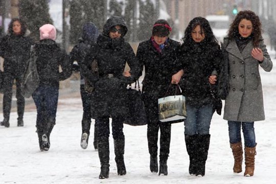 Ереван градусы. Ереван в январе. Ереван зима. Снег в Ереване. Армяне в чем ходят зимой.