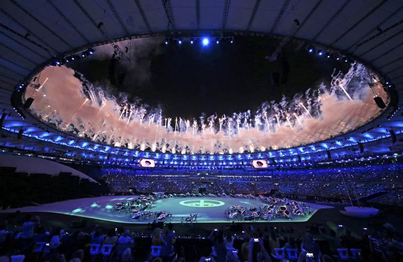 2016 Rio Olympics - Opening ceremony - Maracana - Rio de Janeiro, Brazil - 05/08/2016. Fans take photos during the opening ceremony. REUTERS/Andrew Boyers