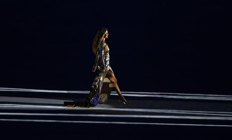 2016 Rio Olympics - Opening ceremony - Maracana - Rio de Janeiro, Brazil - 05/08/2016. Brazilian model Gisele Bundchen takes part in the opening ceremony. REUTERS/Ivan Alvarado