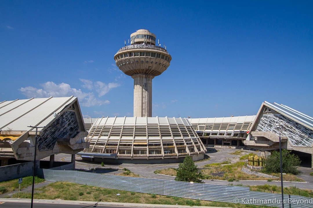 Сайт аэропорта звартноц. Ереван Армения Звартноц. Башня аэропорта Звартноц. Аэропорт Армении Ереван. Аэропорт Ереван Егвард.